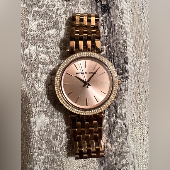 Michael kors rose gold watch - Picture 1 of 3